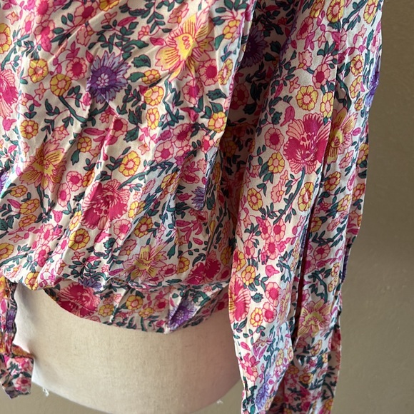 Floral print button down tie bottom blouse - Picture 4 of 6